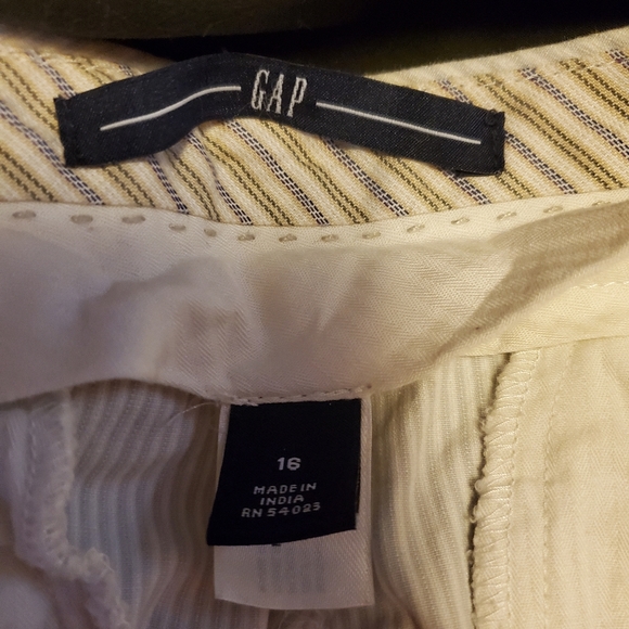 Womens Gap pinstripe bermudas - Picture 2 of 3